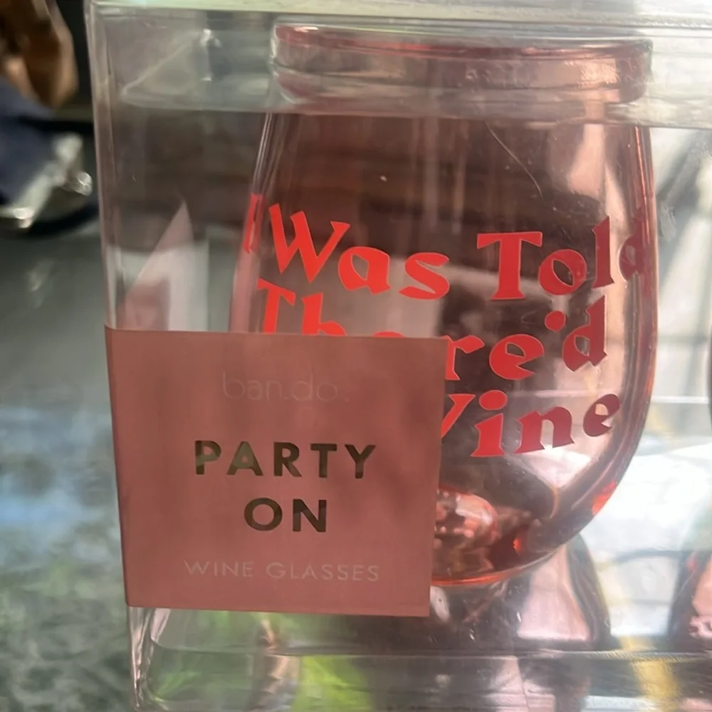 NWB ban.do I was told there'd be wine tumbler set